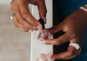 Akcesoria i kosmetyki do manicure przy stylizacji paznokci